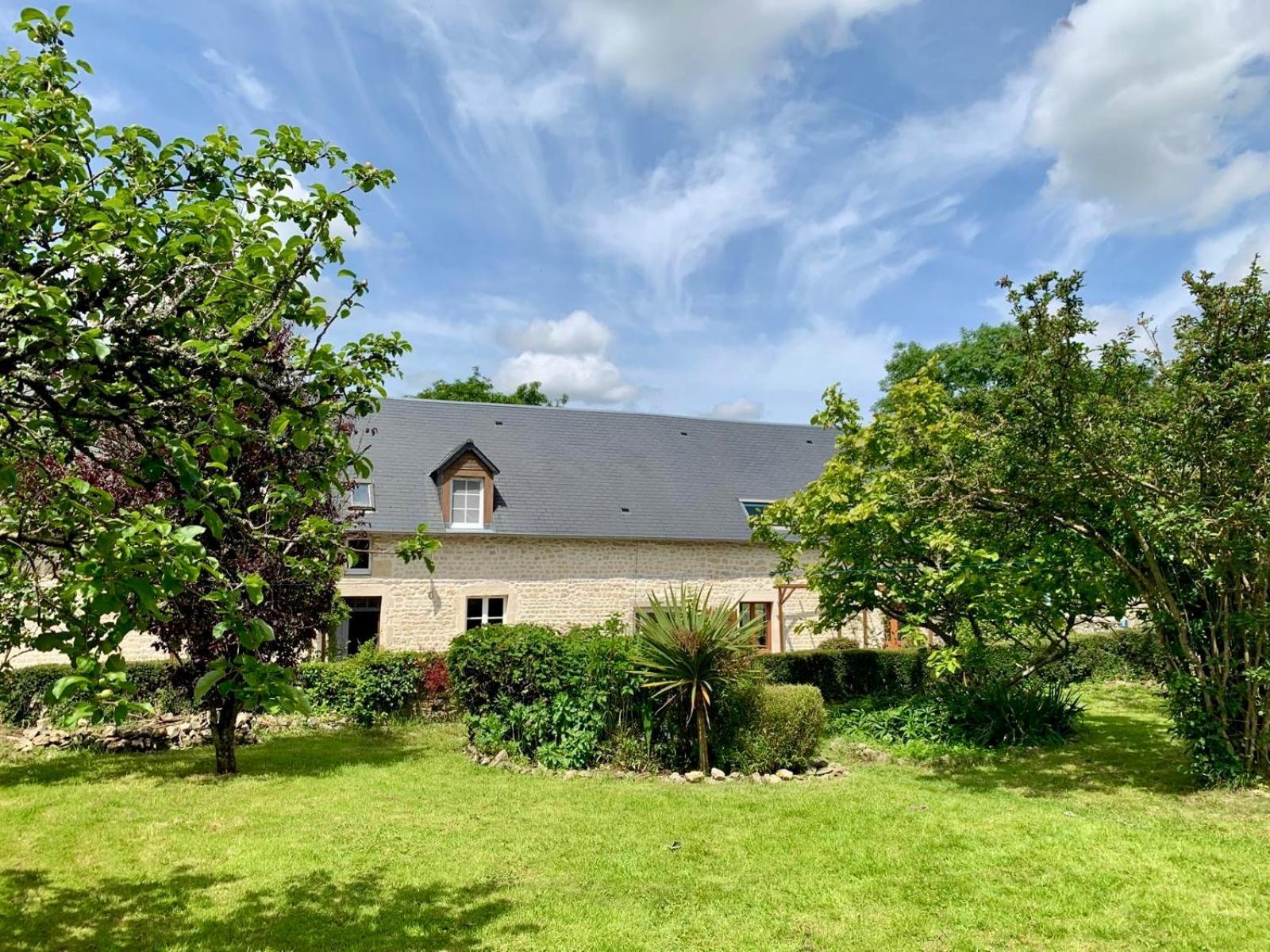 Chambre De Jeanne - Le Refuge Des Parachutistes - En Bordure Du Marais Neuville-au-Plain Exterior photo